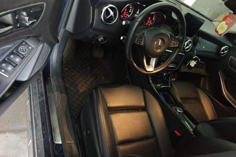 Used Mercedes-Benz GLA 2018 GLA 200 Sport Edition Driver Seat