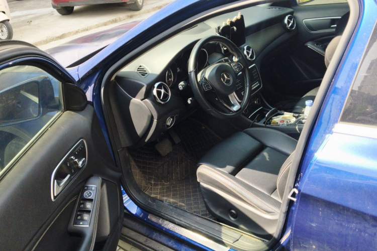 Used Mercedes-Benz GLA 2018 GLA 200 Sport Edition Driver Seat