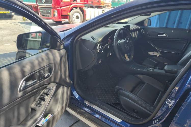 Used Mercedes-Benz GLA 2018 GLA 200 Sport Edition Driver Seat