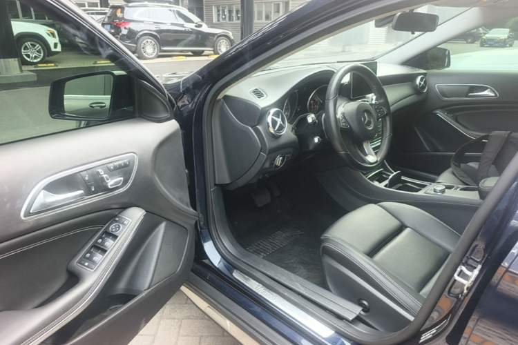 Used Mercedes-Benz GLA 2018 GLA 200 Sport Edition Driver Seat