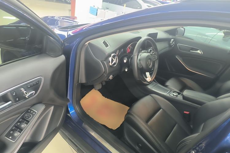 Used Mercedes-Benz GLA 2018 GLA 220 4MATIC Sport Edition Driver Seat