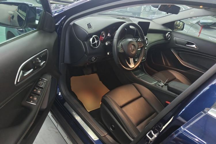 Used Mercedes-Benz GLA 2018 GLA 200 Sport Edition Driver Seat