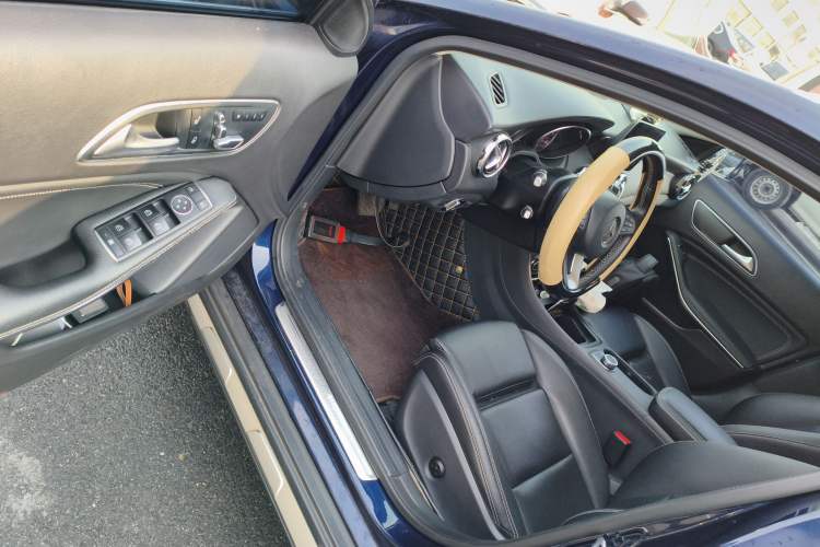 Used Mercedes-Benz GLA 2018 GLA 200 Sport Edition Driver Seat