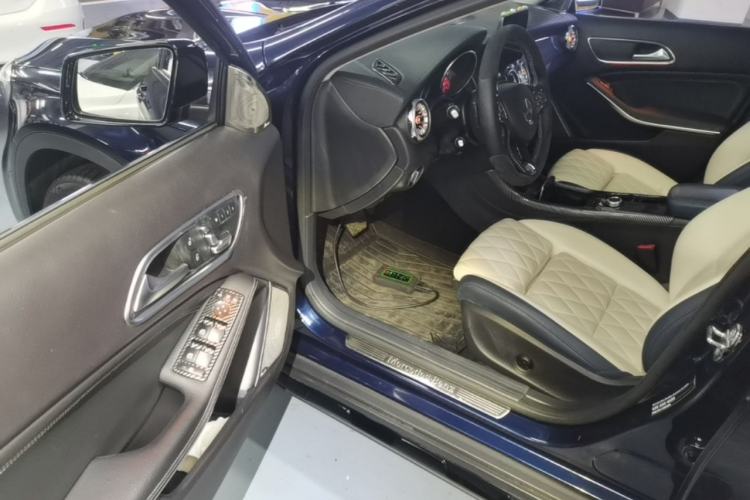 Used Mercedes-Benz GLA 2018 GLA 220 4MATIC Sport Edition Driver Seat
