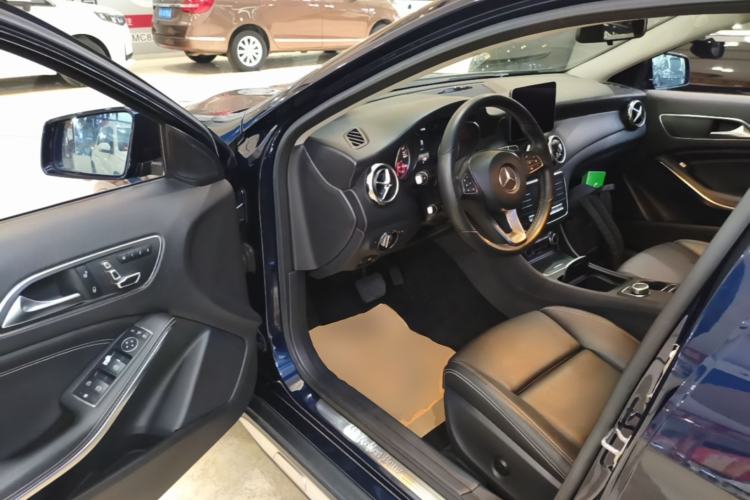 Used Mercedes-Benz GLA 2018 GLA 200 Sport Edition Driver Seat
