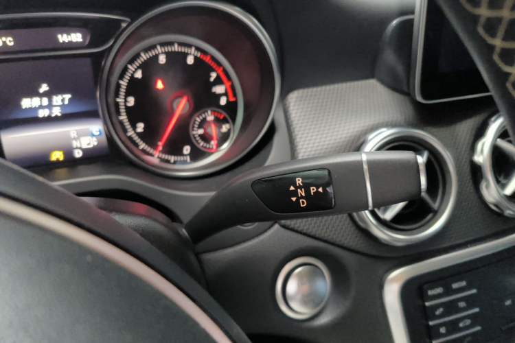 Used Mercedes-Benz GLA 2018 GLA 220 4MATIC Sport Edition Gear Lever
