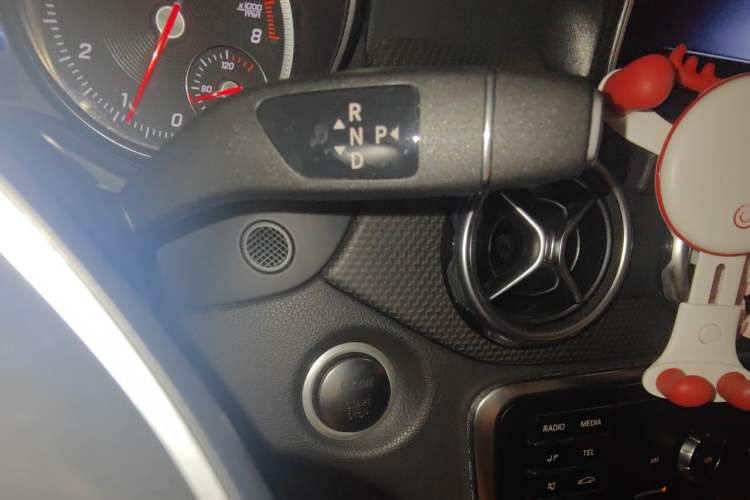 Used Mercedes-Benz GLA 2018 GLA 200 Fashion Model Gear Lever