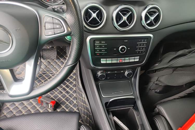 Used Mercedes-Benz GLA 2018 GLA 200 Sport Edition Gear Lever