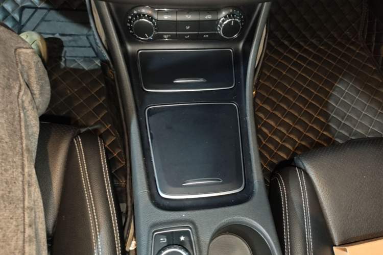 Used Mercedes-Benz GLA 2018 GLA 200 Fashion Model Gear Lever