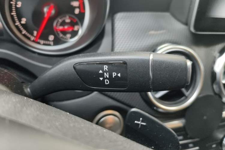 Used Mercedes-Benz GLA 2018 GLA 200 Fashion Model Gear Lever