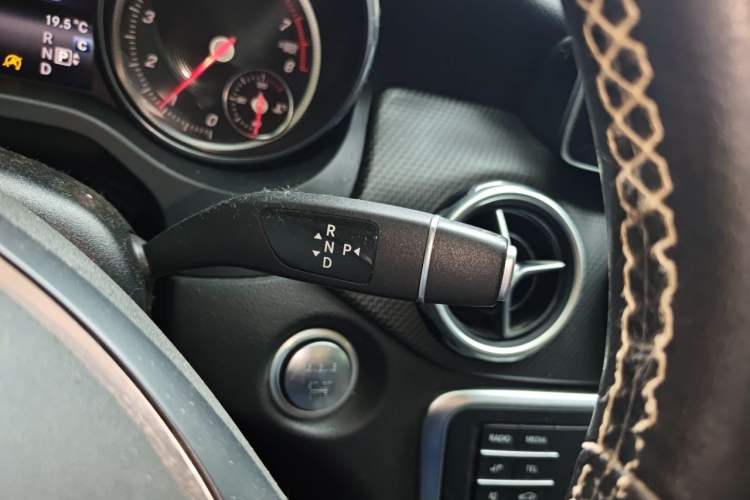 Used Mercedes-Benz GLA 2018 GLA 200 Fashion Model Gear Lever