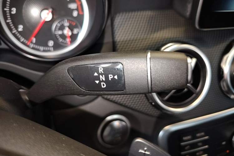 Used Mercedes-Benz GLA 2018 GLA 200 Fashion Model Gear Lever