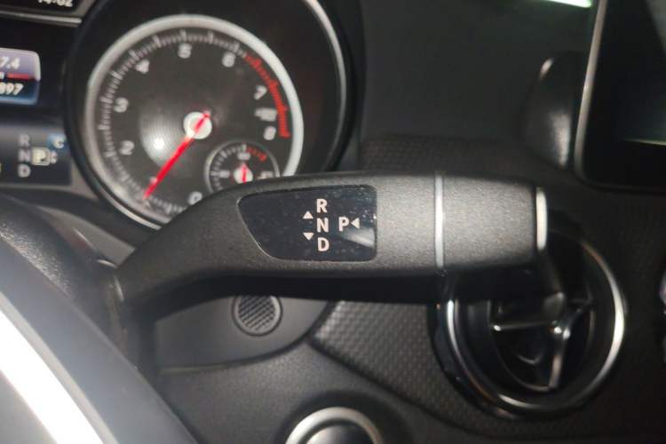 Used Mercedes-Benz GLA 2018 GLA 200 Fashion Model Gear Lever