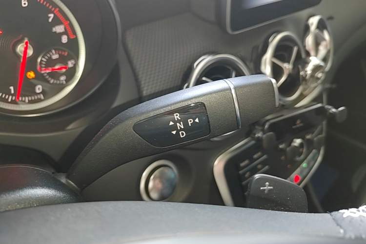 Used Mercedes-Benz GLA 2018 GLA 200 Fashion Model Gear Lever