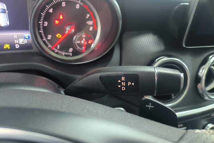 Used Mercedes-Benz GLA 2018 GLA 220 4MATIC Sport Edition Gear Lever