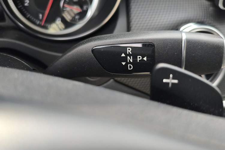 Used Mercedes-Benz GLA 2018 GLA 200 Fashion Model Gear Lever