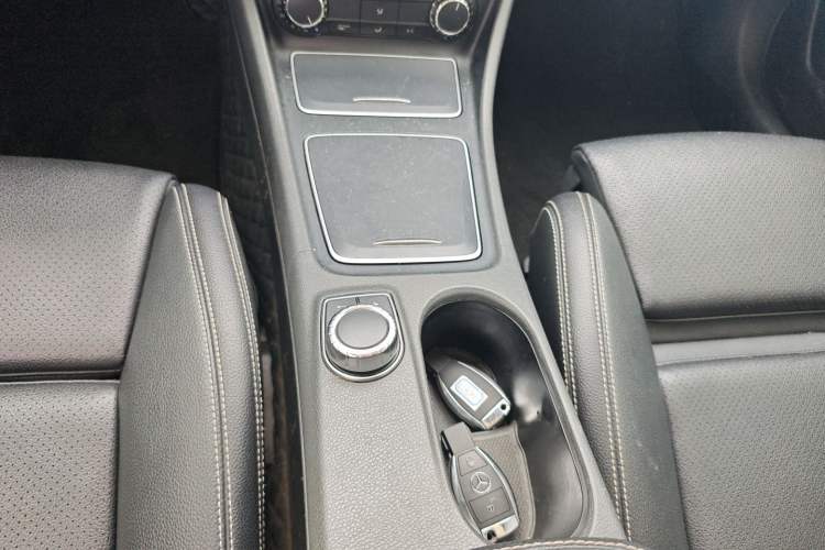 Used Mercedes-Benz GLA 2018 GLA 200 Fashion Model Gear Lever