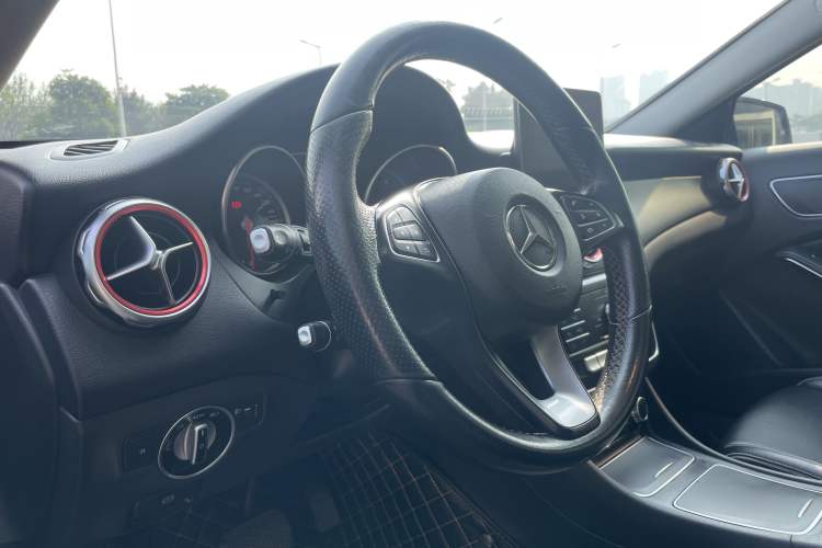 Used Mercedes-Benz GLA 2018 GLA 200 Sport Edition Interior 10