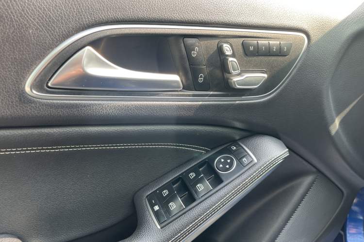 Used Mercedes-Benz GLA 2018 GLA 200 Sport Edition Interior 12