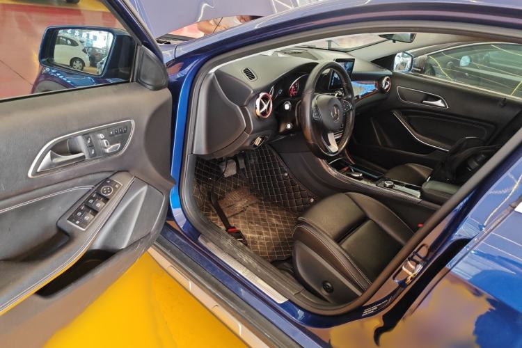 Used Mercedes-Benz GLA 2018 GLA 200 Sport Edition Interior 3