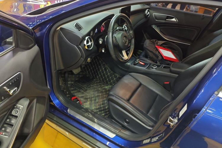 Used Mercedes-Benz GLA 2018 GLA 200 Sport Edition Interior 3