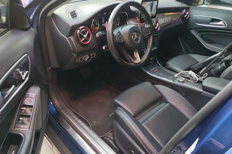 Used Mercedes-Benz GLA 2018 GLA 200 Sport Edition Interior 3