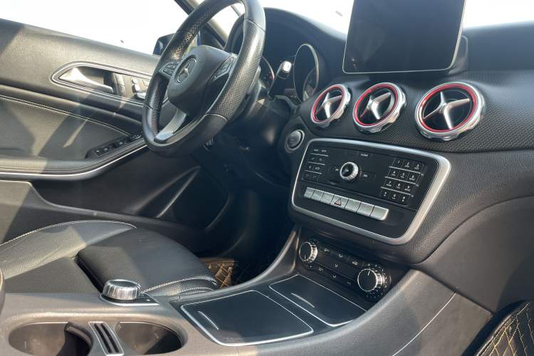 Used Mercedes-Benz GLA 2018 GLA 200 Sport Edition Interior 6