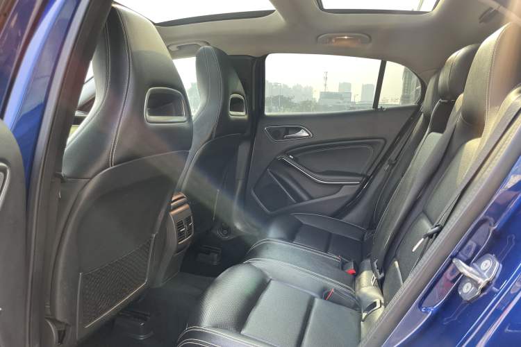 Used Mercedes-Benz GLA 2018 GLA 200 Sport Edition Interior 9