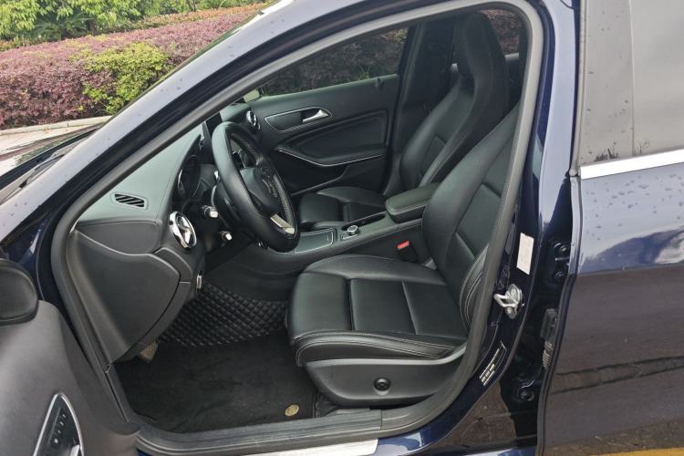 Used Mercedes-Benz GLA 2018 GLA 200 Fashion Model Left Front Seat
