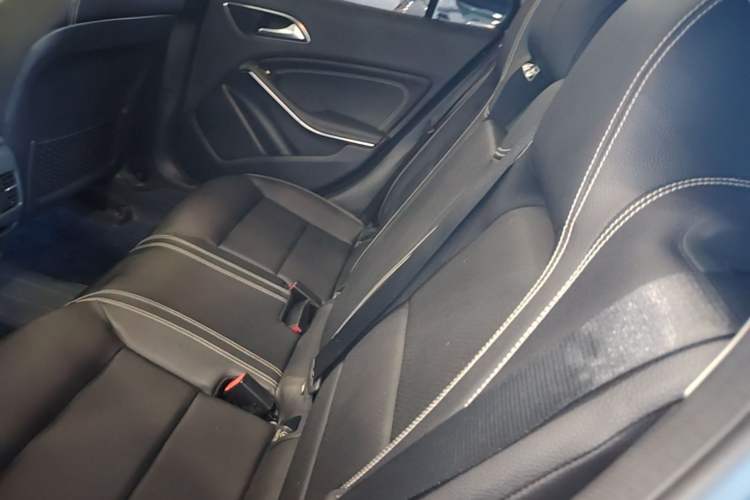 Used Mercedes-Benz GLA 2018 GLA 200 Fashion Model Left Rear Seat