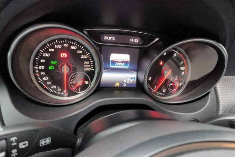 Used Mercedes-Benz GLA 2018 GLA 220 4MATIC Sport Edition Odometer Close Up