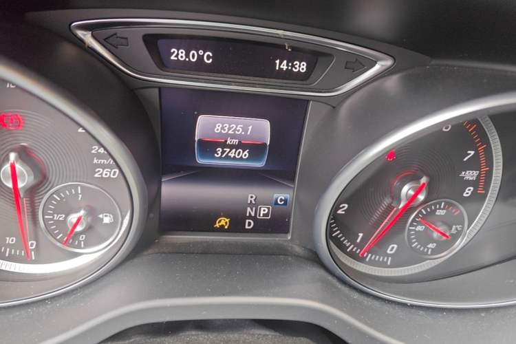 Used Mercedes-Benz GLA 2018 GLA 200 Sport Edition Odometer Close Up