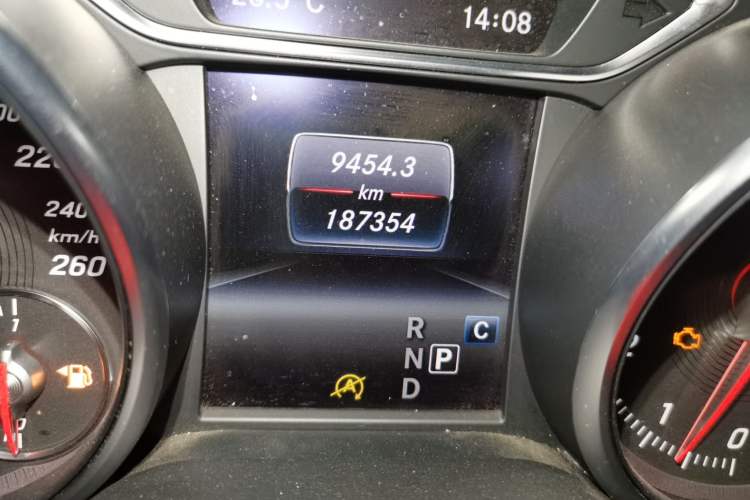 Used Mercedes-Benz GLA 2018 GLA 200 Sport Edition Odometer Close Up