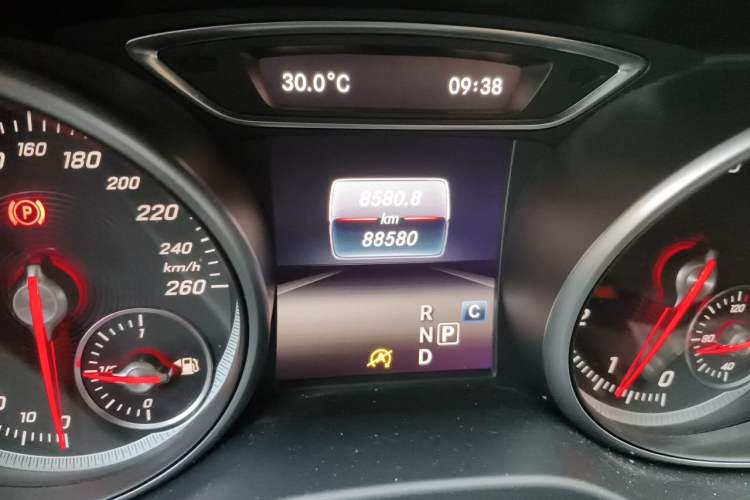 Used Mercedes-Benz GLA 2018 GLA 200 Fashion Model Odometer Close Up