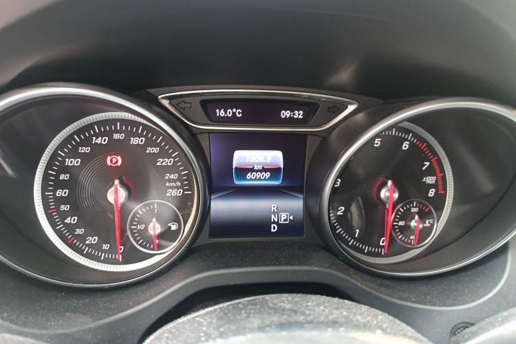 Used Mercedes-Benz GLA 2018 GLA 220 4MATIC Sport Edition Odometer Close Up