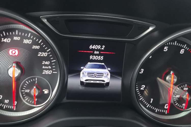 Used Mercedes-Benz GLA 2018 GLA 200 Fashion Model Odometer Close Up