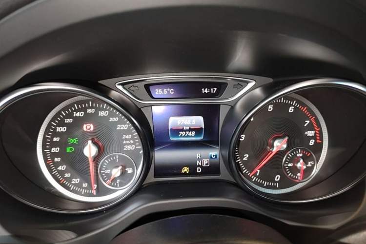 Used Mercedes-Benz GLA 2018 GLA 200 Fashion Model Odometer Close Up