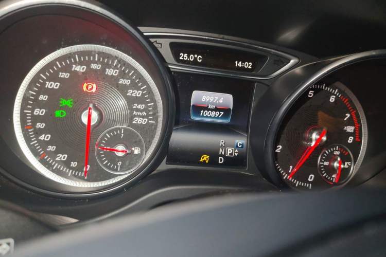 Used Mercedes-Benz GLA 2018 GLA 200 Fashion Model Odometer Close Up