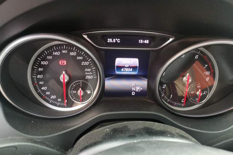 Used Mercedes-Benz GLA 2018 GLA 200 Fashion Model Odometer Close Up