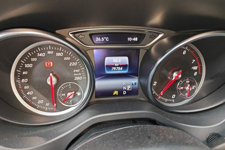 Used Mercedes-Benz GLA 2018 GLA 200 Sport Edition Odometer Close Up