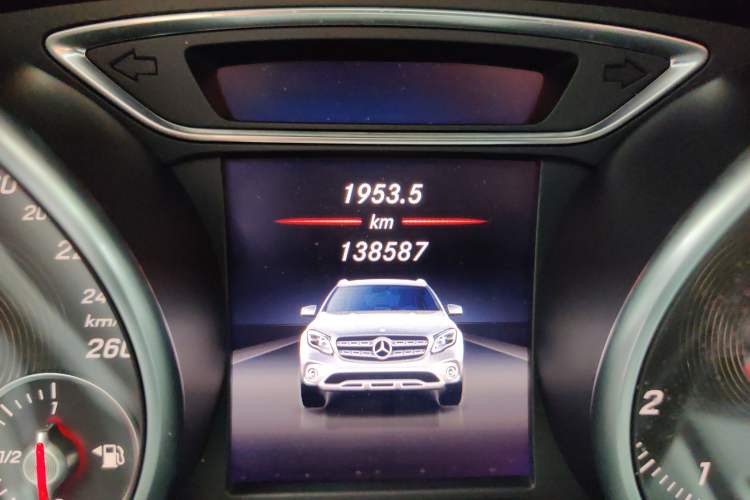 Used Mercedes-Benz GLA 2018 GLA 200 Fashion Model Odometer Close Up