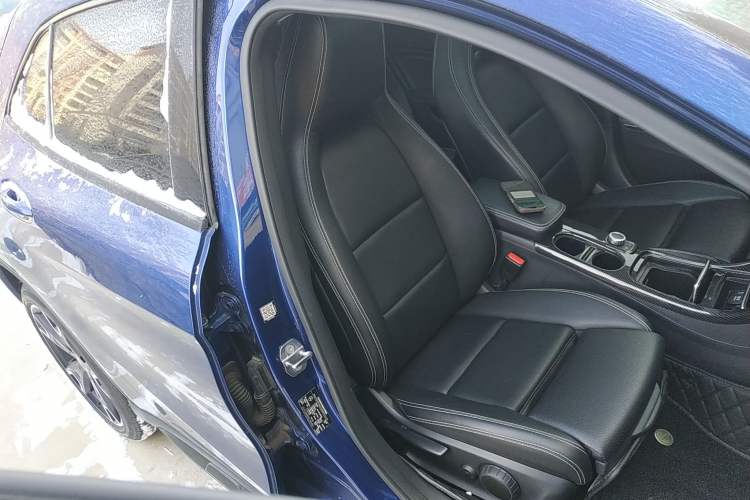 Used Mercedes-Benz GLA 2018 GLA 220 4MATIC Sport Edition Right Front Seat