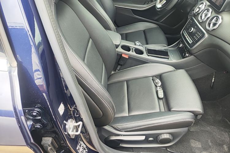 Used Mercedes-Benz GLA 2018 GLA 200 Sport Edition Right Front Seat