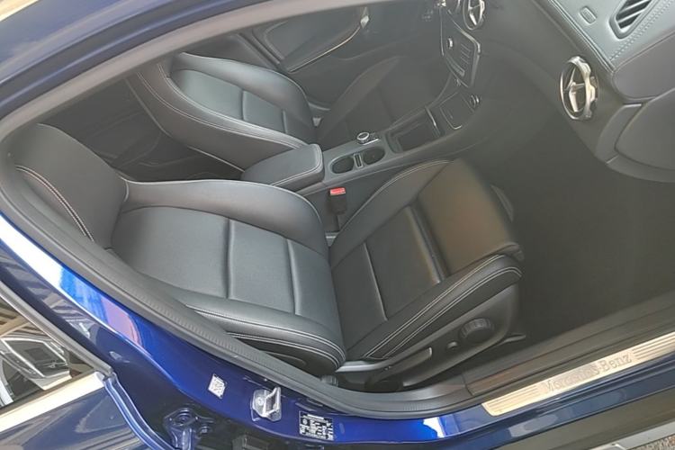Used Mercedes-Benz GLA 2018 GLA 200 Fashion Model Right Front Seat