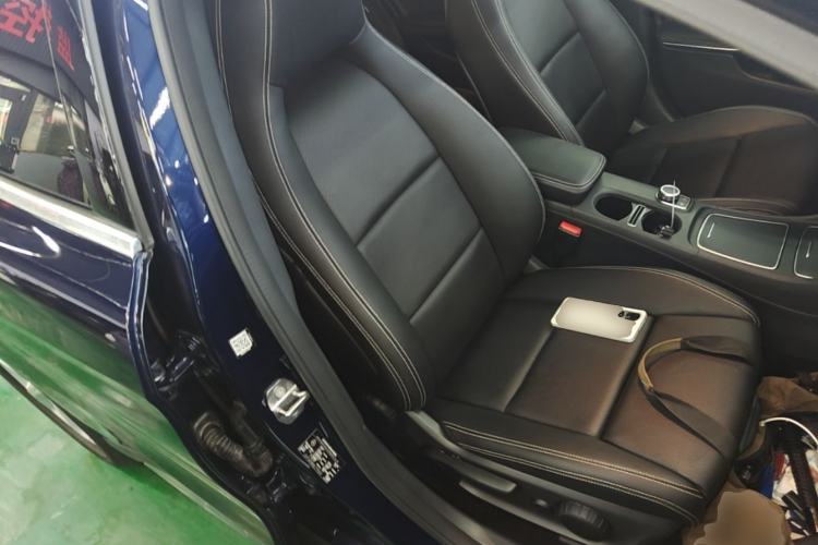 Used Mercedes-Benz GLA 2018 GLA 200 Sport Edition Right Front Seat