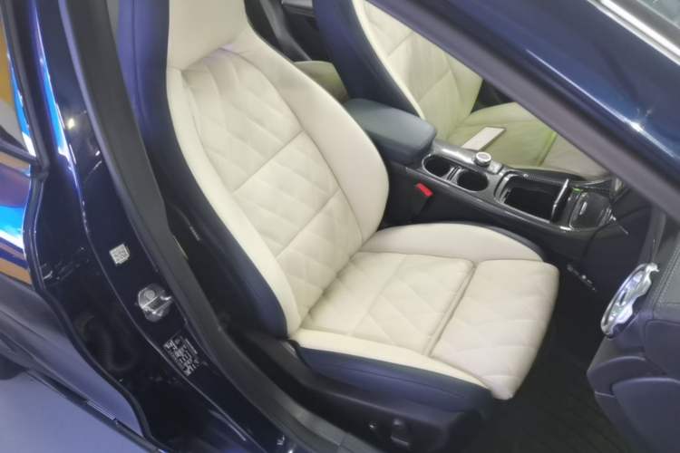 Used Mercedes-Benz GLA 2018 GLA 220 4MATIC Sport Edition Right Front Seat