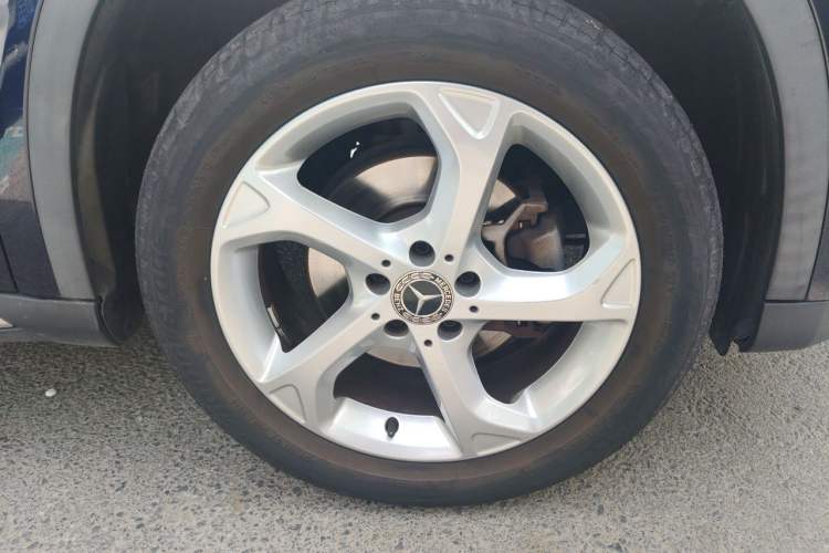 Used Mercedes-Benz GLA 2018 GLA 200 Sport Edition Right Front Wheel Hub