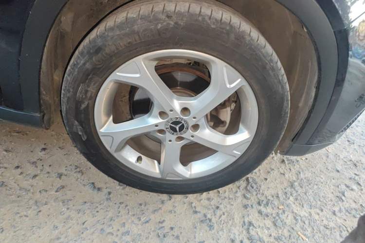 Used Mercedes-Benz GLA 2018 GLA 200 Sport Edition Right Front Wheel Hub