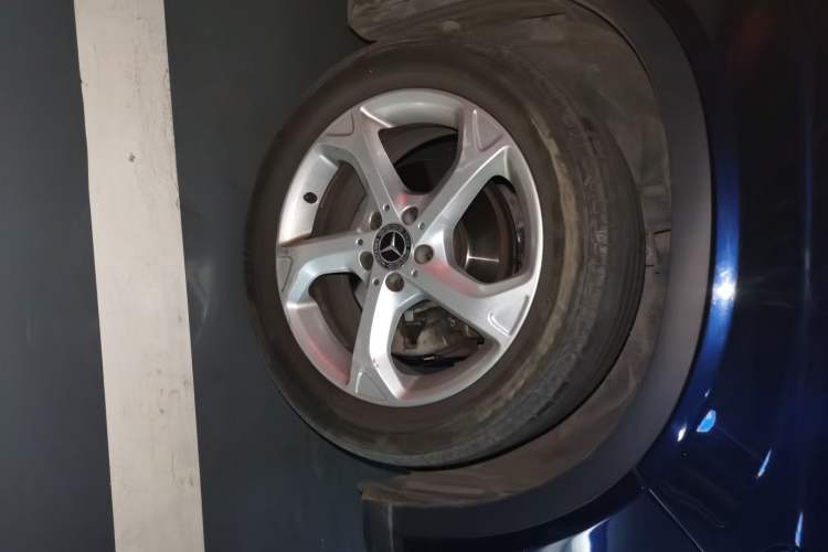 Used Mercedes-Benz GLA 2018 GLA 200 Sport Edition Right Front Wheel Hub
