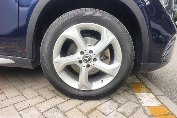 Used Mercedes-Benz GLA 2018 GLA 200 Sport Edition Right Front Wheel Hub